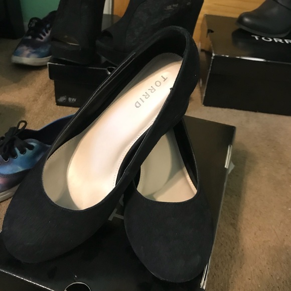 black kitten heels wide width
